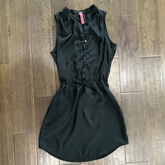 Eight Sixty Sleeveless Dress - Picture 10 of 14